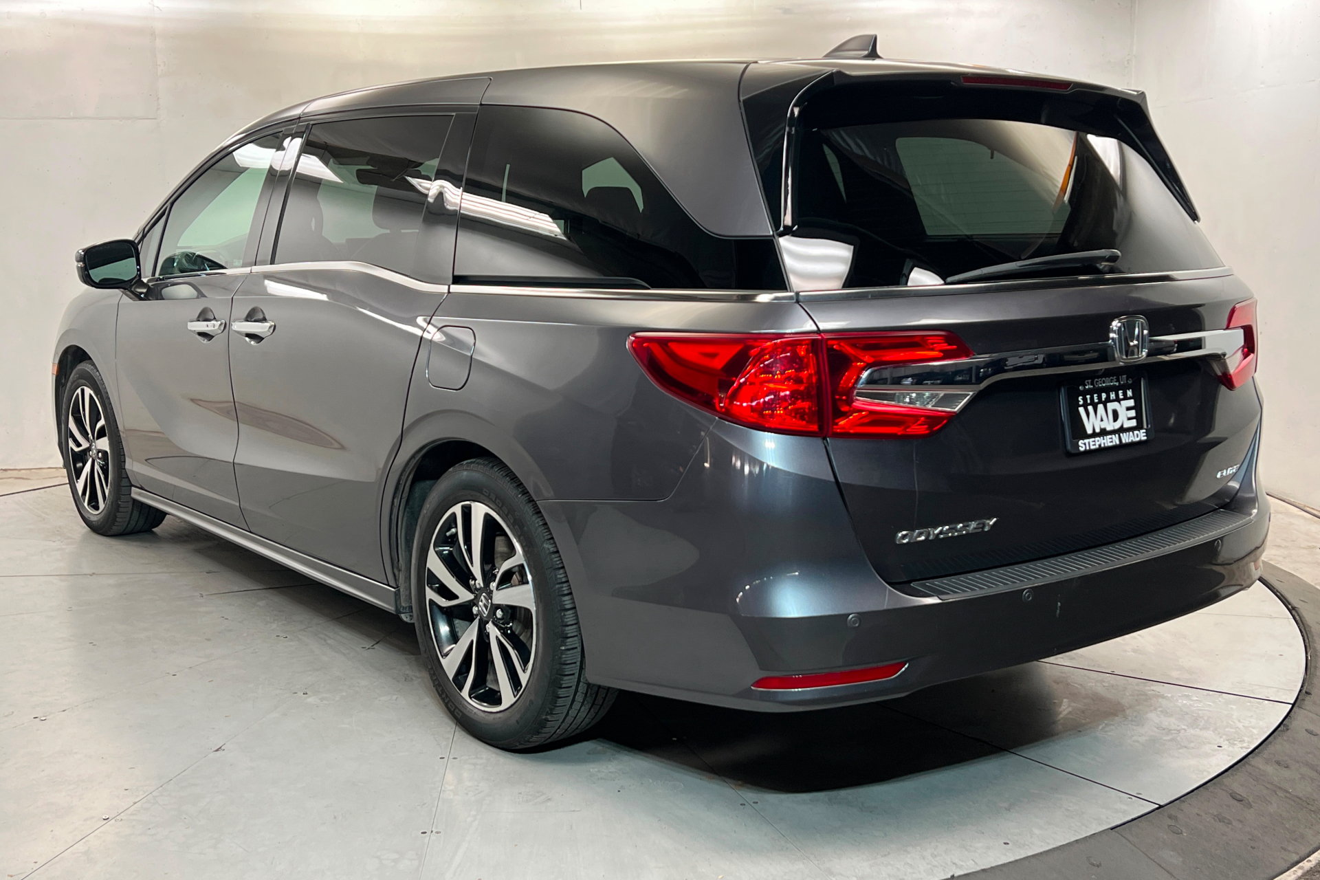 Used 2018 Honda Odyssey Elite image 3