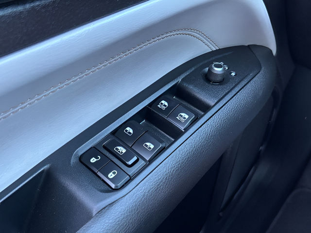 Used 2025 Jeep Compass Limited AWD/4WD image 18