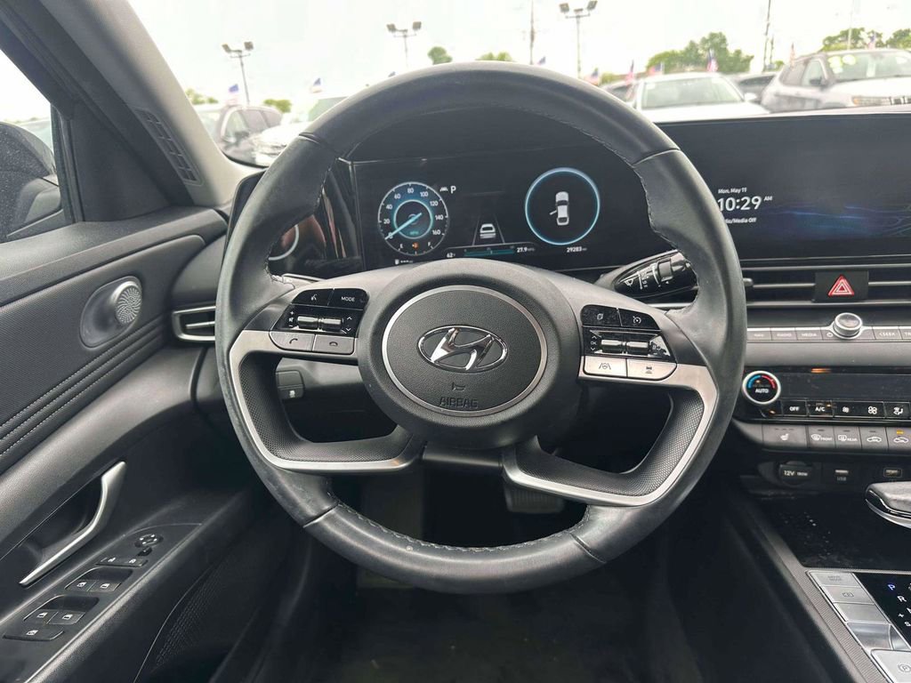Used 2023 Hyundai Elantra SEL w/ Convenience Package FWD image 11