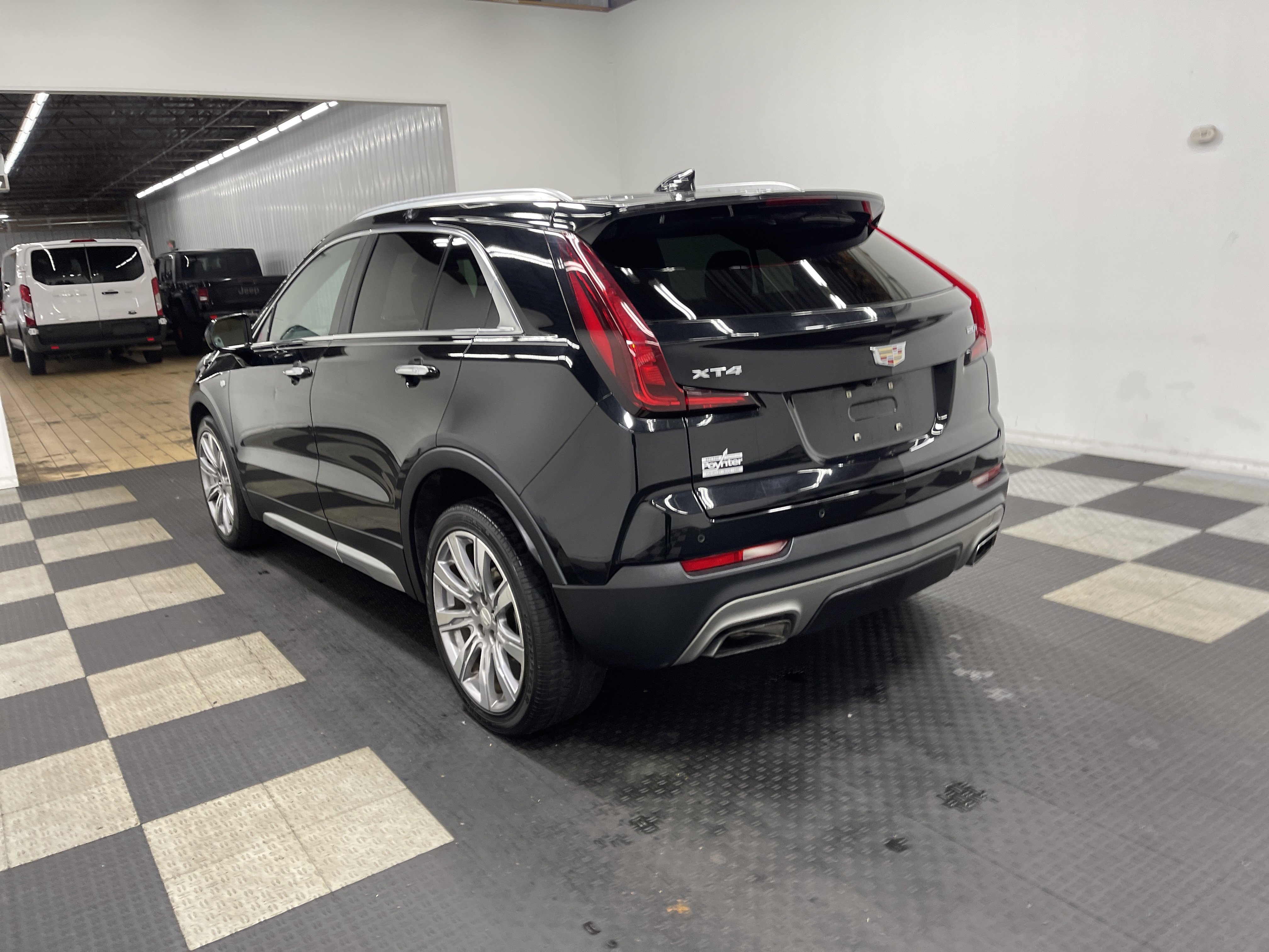Used 2019 Cadillac XT4 Premium Luxury FWD image 2