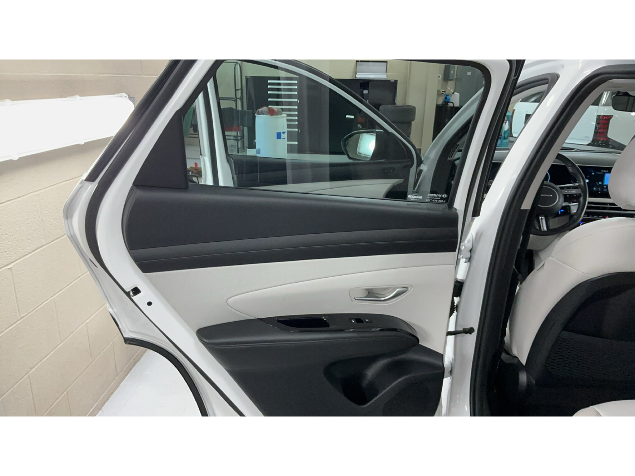 Certified 2025 Hyundai Tucson Limited AWD/4WD image 15