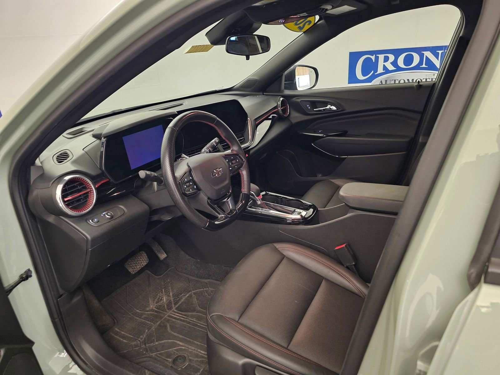 Used 2024 Chevrolet Trax RS w/ Sunroof Package image 12