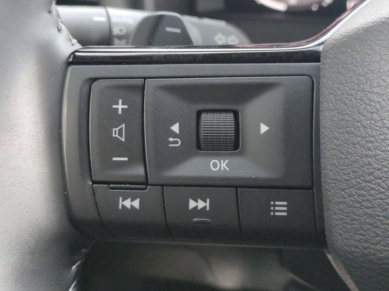 Used 2025 Nissan Rogue Platinum FWD image 25