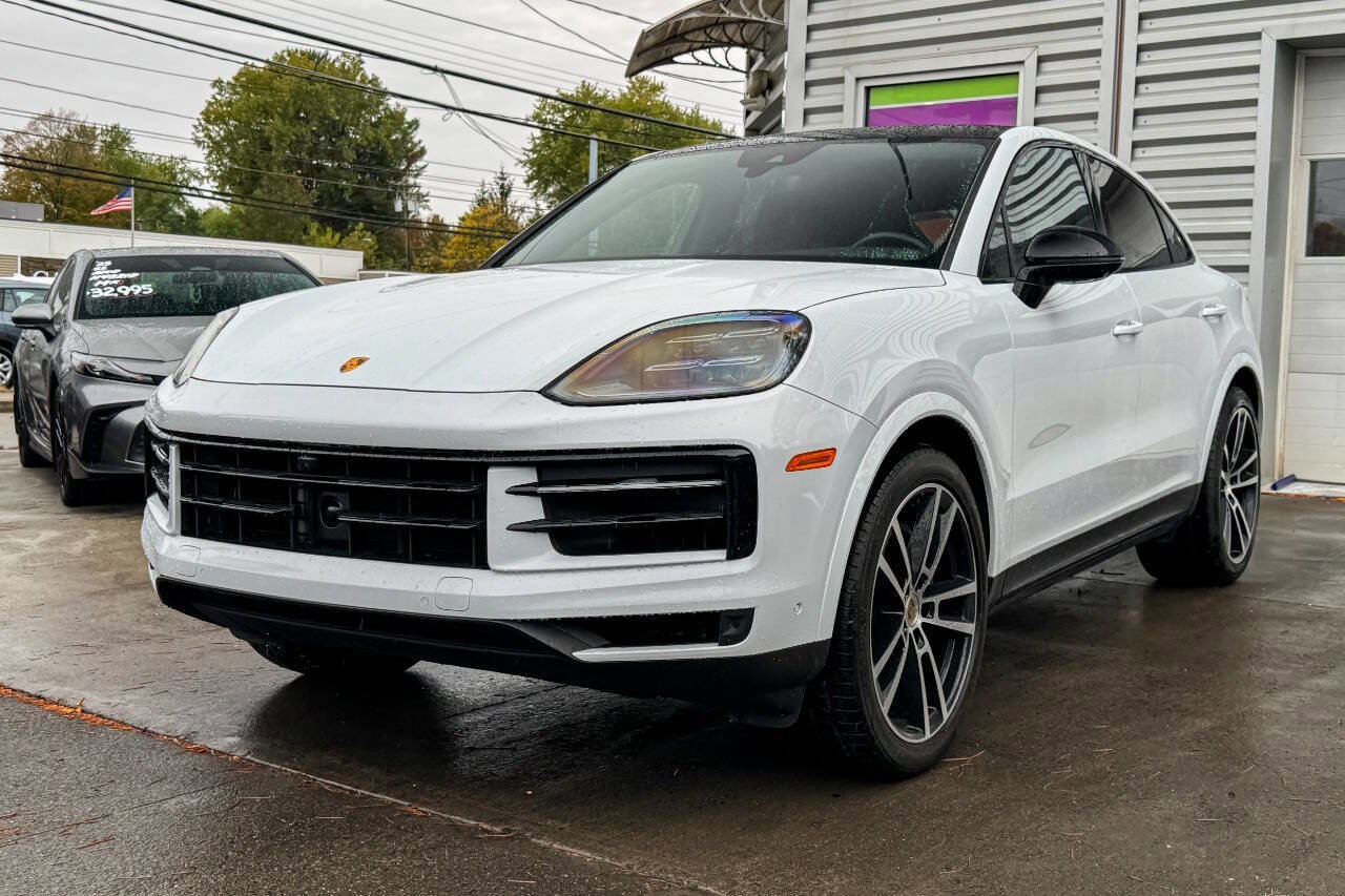 Used 2024 Porsche Cayenne Coupe image 6