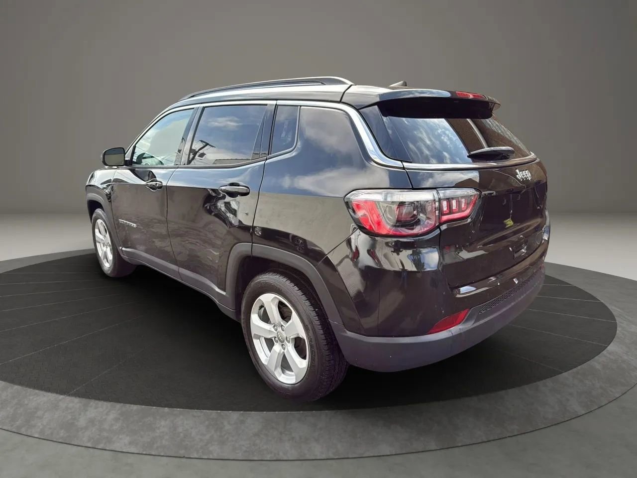 Used 2021 Jeep Compass Latitude image 7