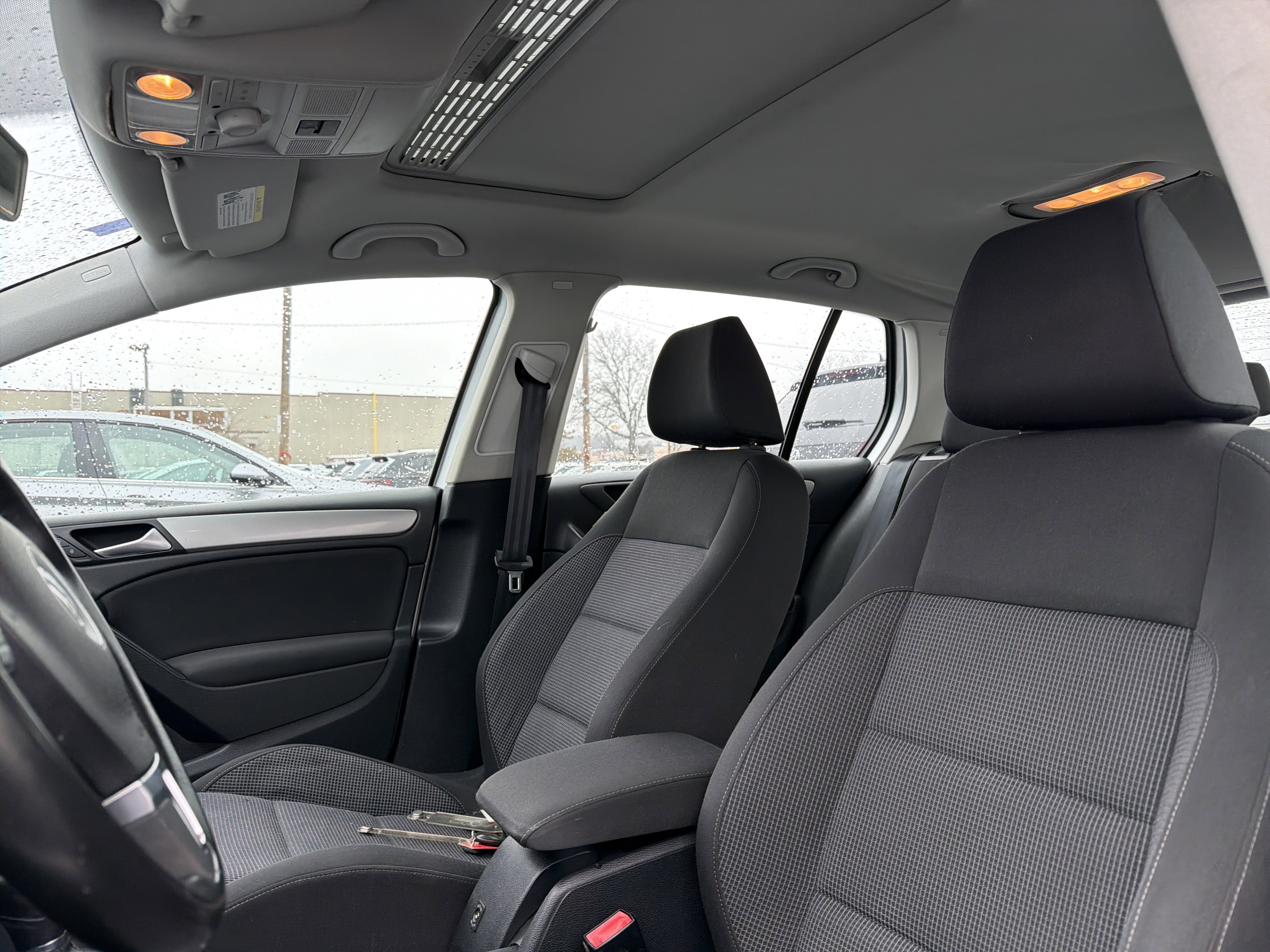 Used 2011 Volkswagen Golf TDI image 25