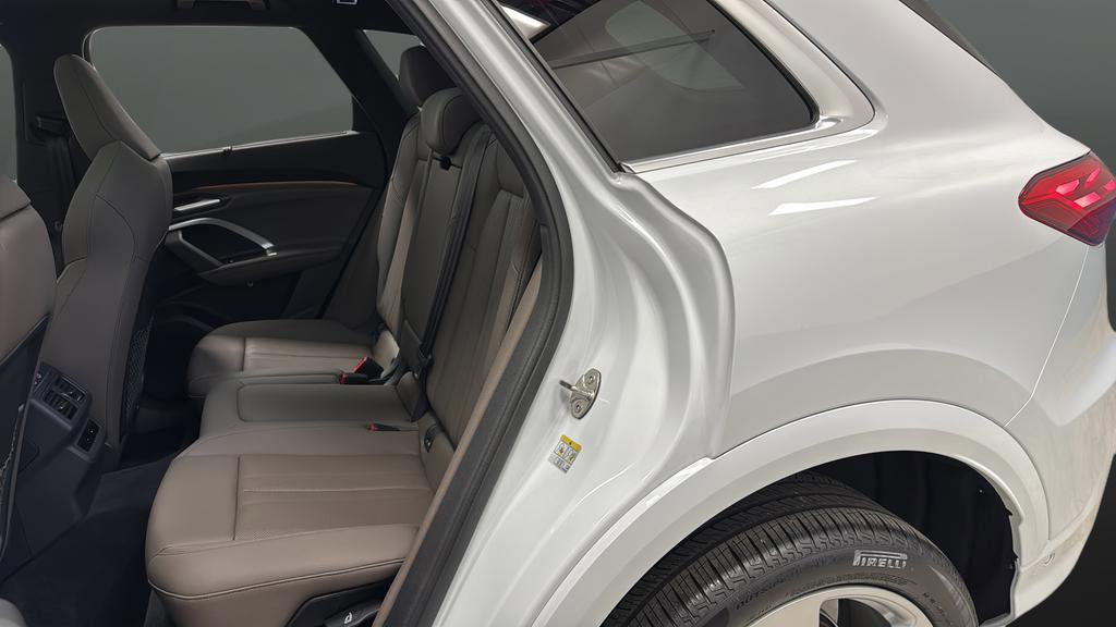 Used 2025 Audi Q5 Premium Plus w/ Premium Plus AWD/4WD image 24