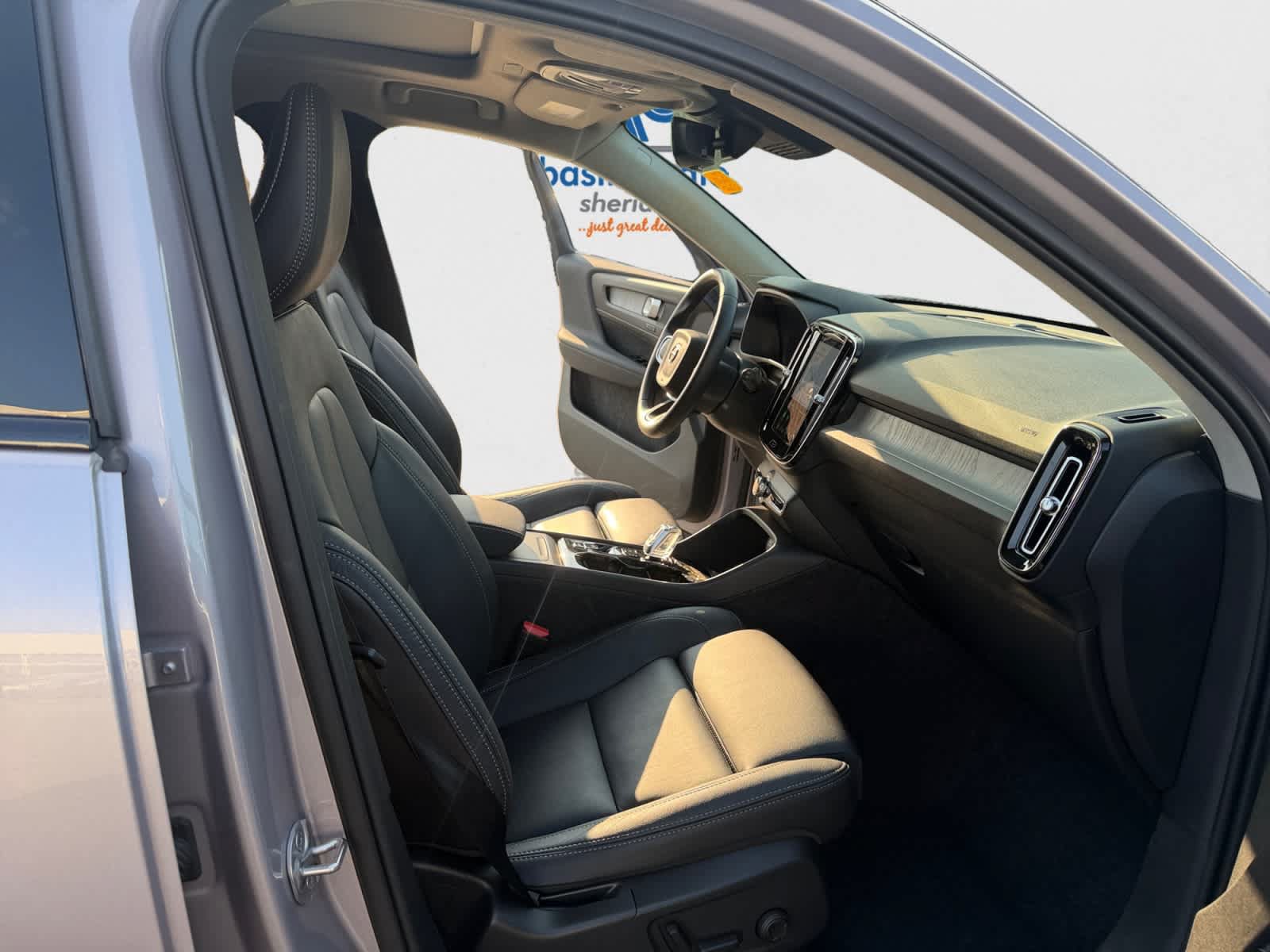 Used 2026 Volvo XC40 B5 Plus AWD/4WD image 19
