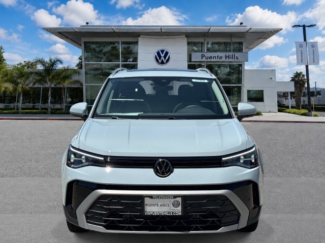 New 2026 Volkswagen Taos SE FWD image 2