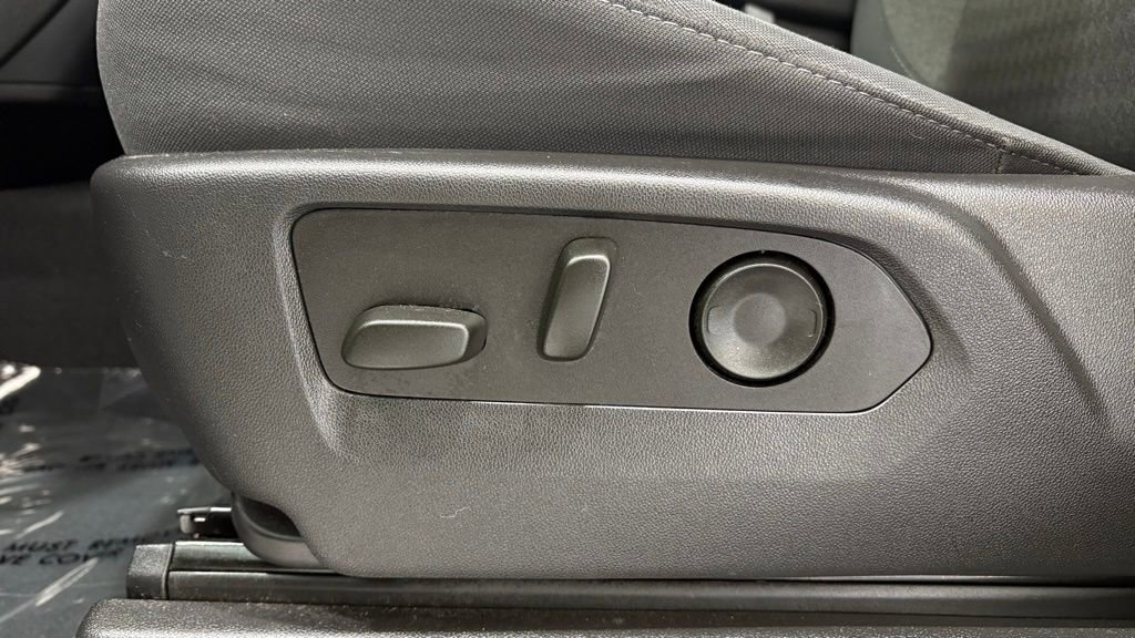 Used 2024 Chevrolet Silverado 1500 Custom image 12