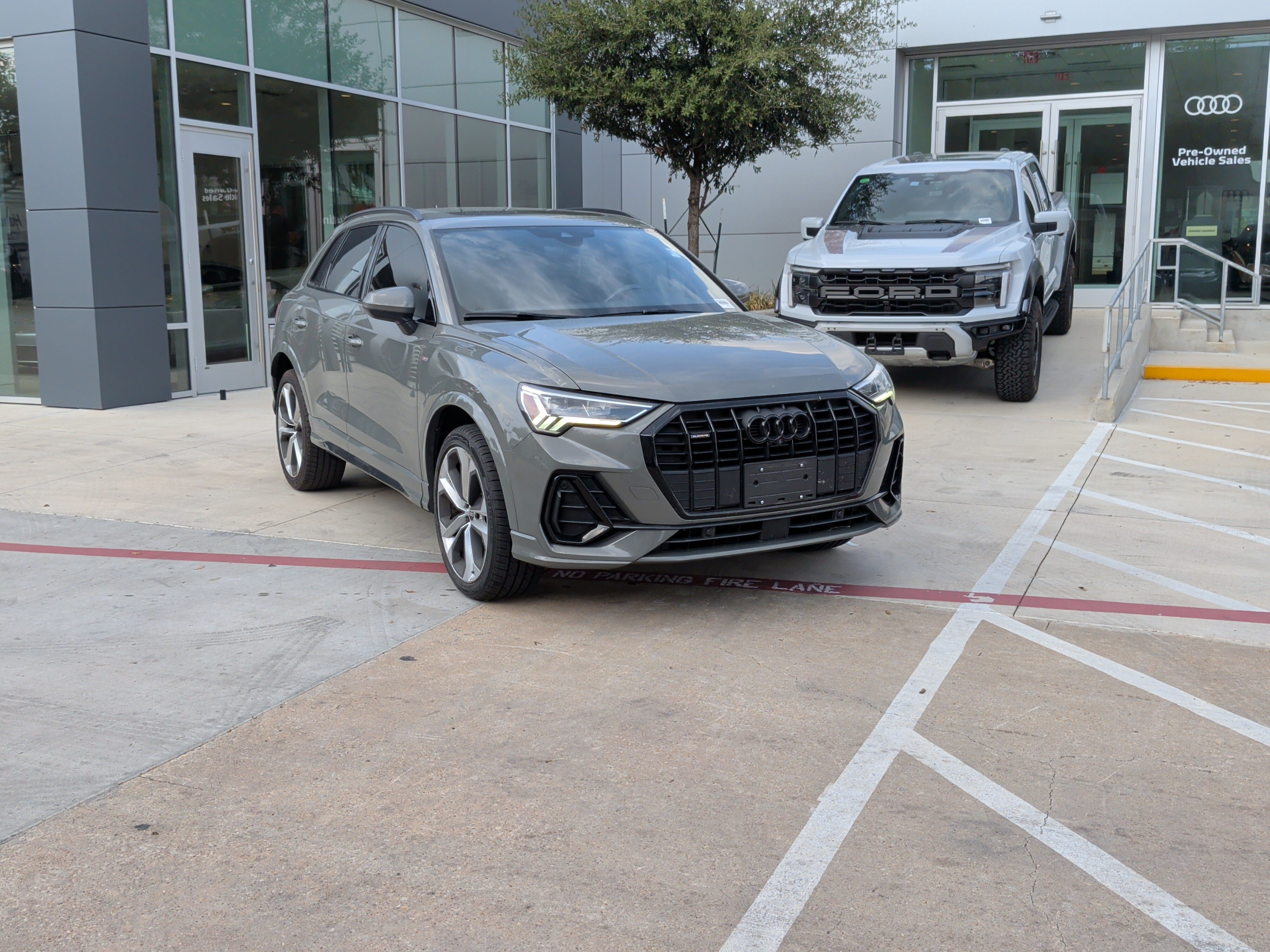 Certified 2022 Audi Q3 2.0T Premium Plus AWD/4WD image 2