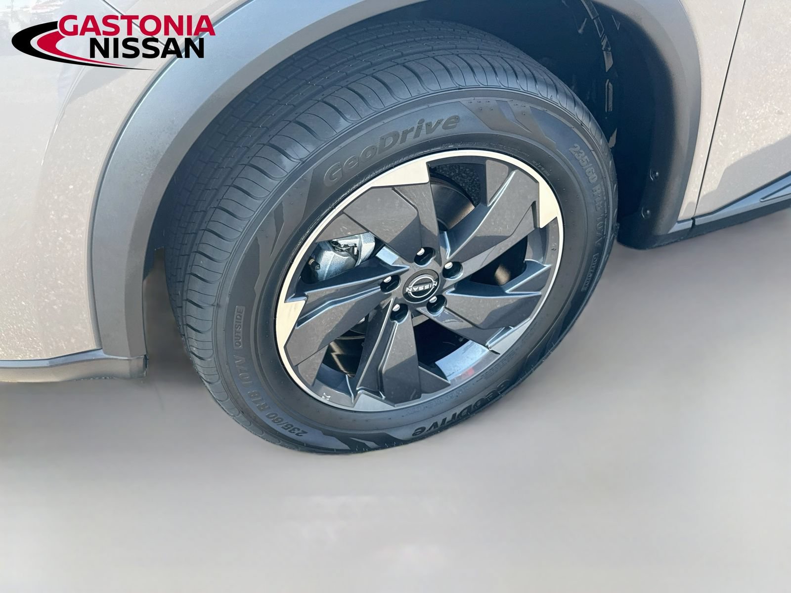 Used 2025 Nissan Rogue SV FWD image 36