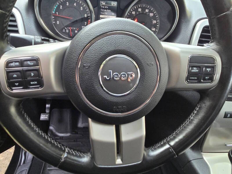 Used 2012 Jeep Grand Cherokee Laredo AWD/4WD image 18