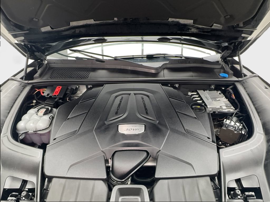 Used 2023 Porsche Cayenne Platinum Edition image 18