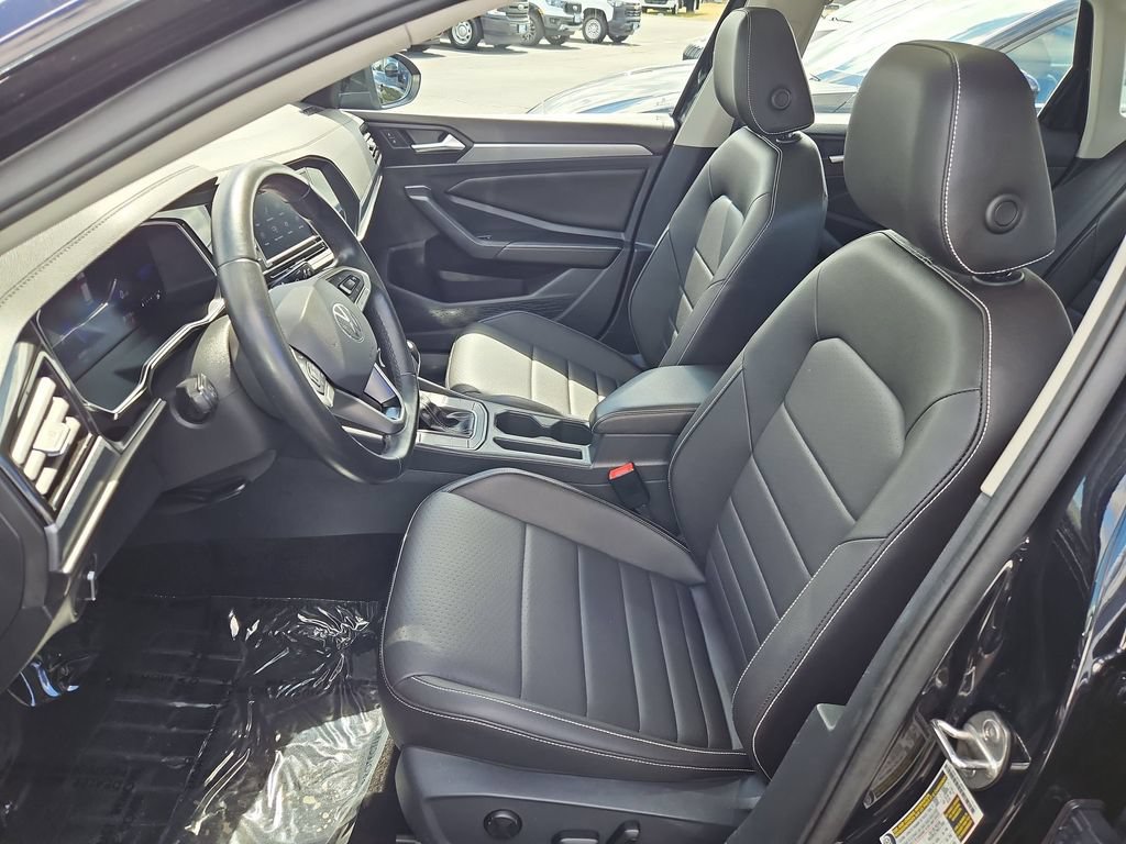 Used 2024 Volkswagen Jetta SE FWD image 21