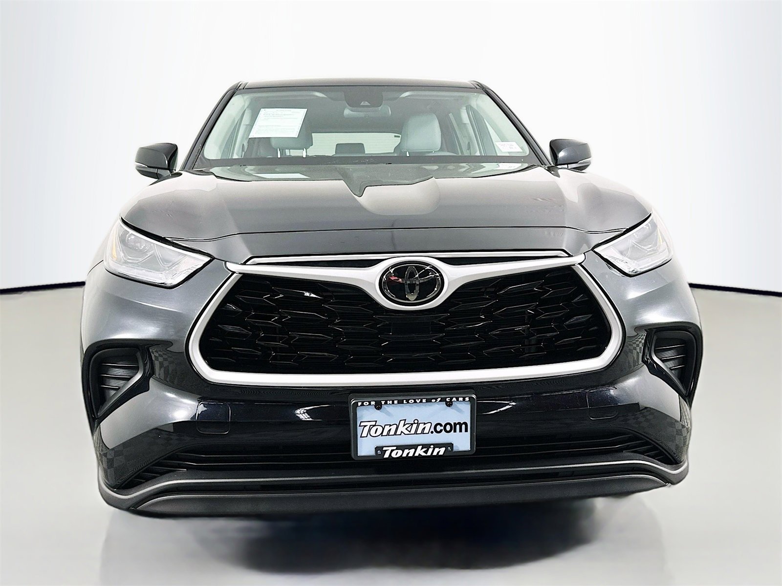 Certified 2023 Toyota Highlander L image 2