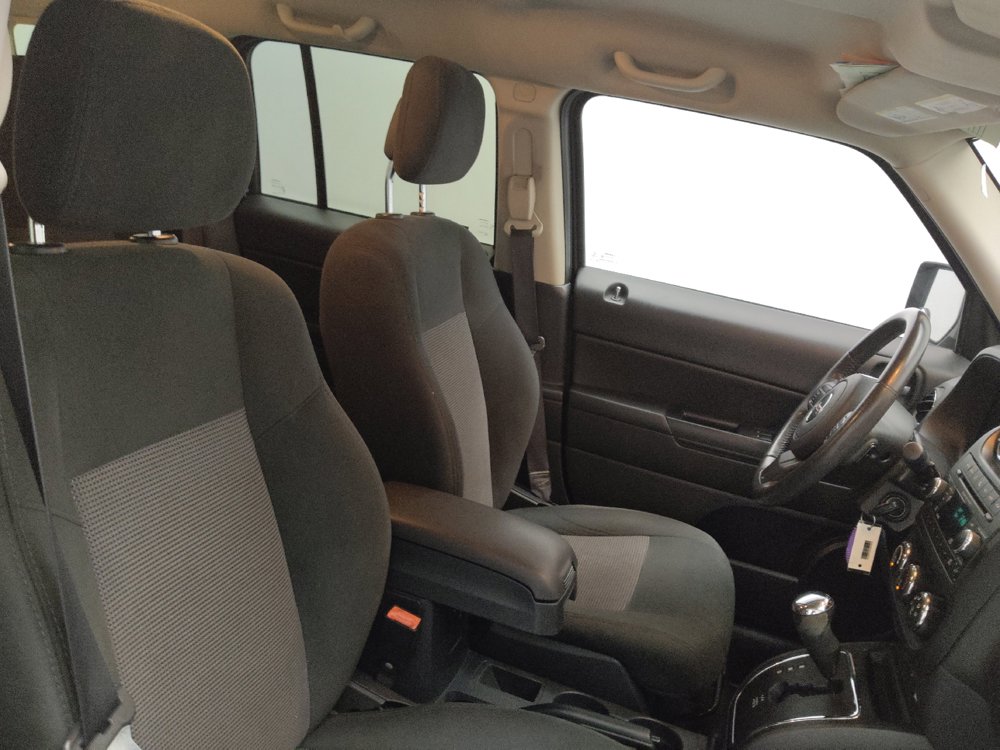Used 2016 Jeep Patriot Latitude FWD image 21