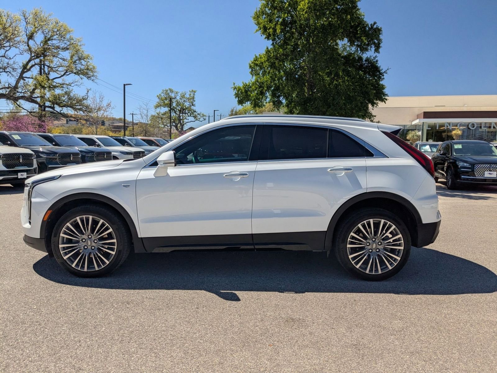 Used 2024 Cadillac XT4 Premium Luxury image 6
