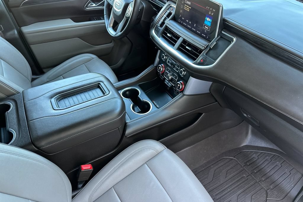Used 2023 GMC Yukon XL SLT w/ SLT Luxury Package AWD/4WD image 17