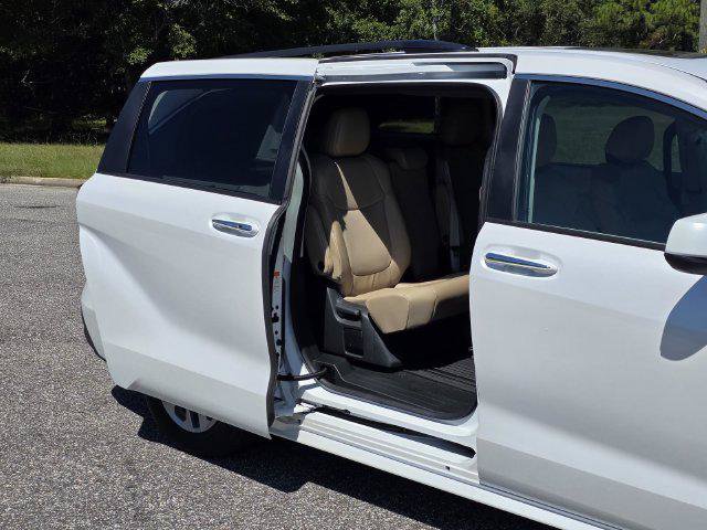 Certified 2024 Toyota Sienna XLE FWD image 16