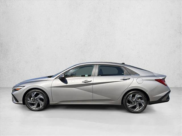 Used 2025 Hyundai Elantra SEL FWD image 8