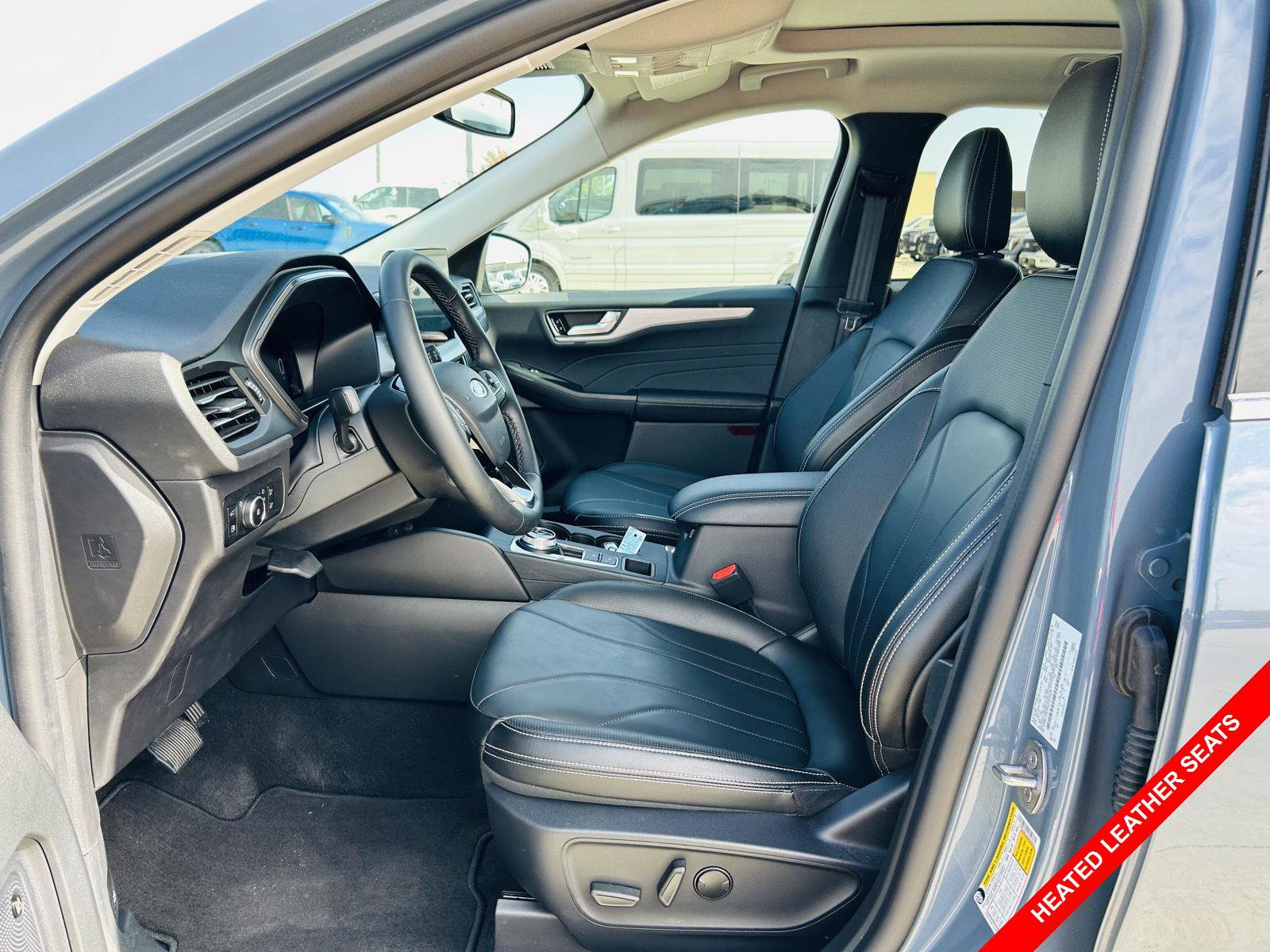 Used 2025 Ford Escape SE w/ PHEV Premium Package image 3