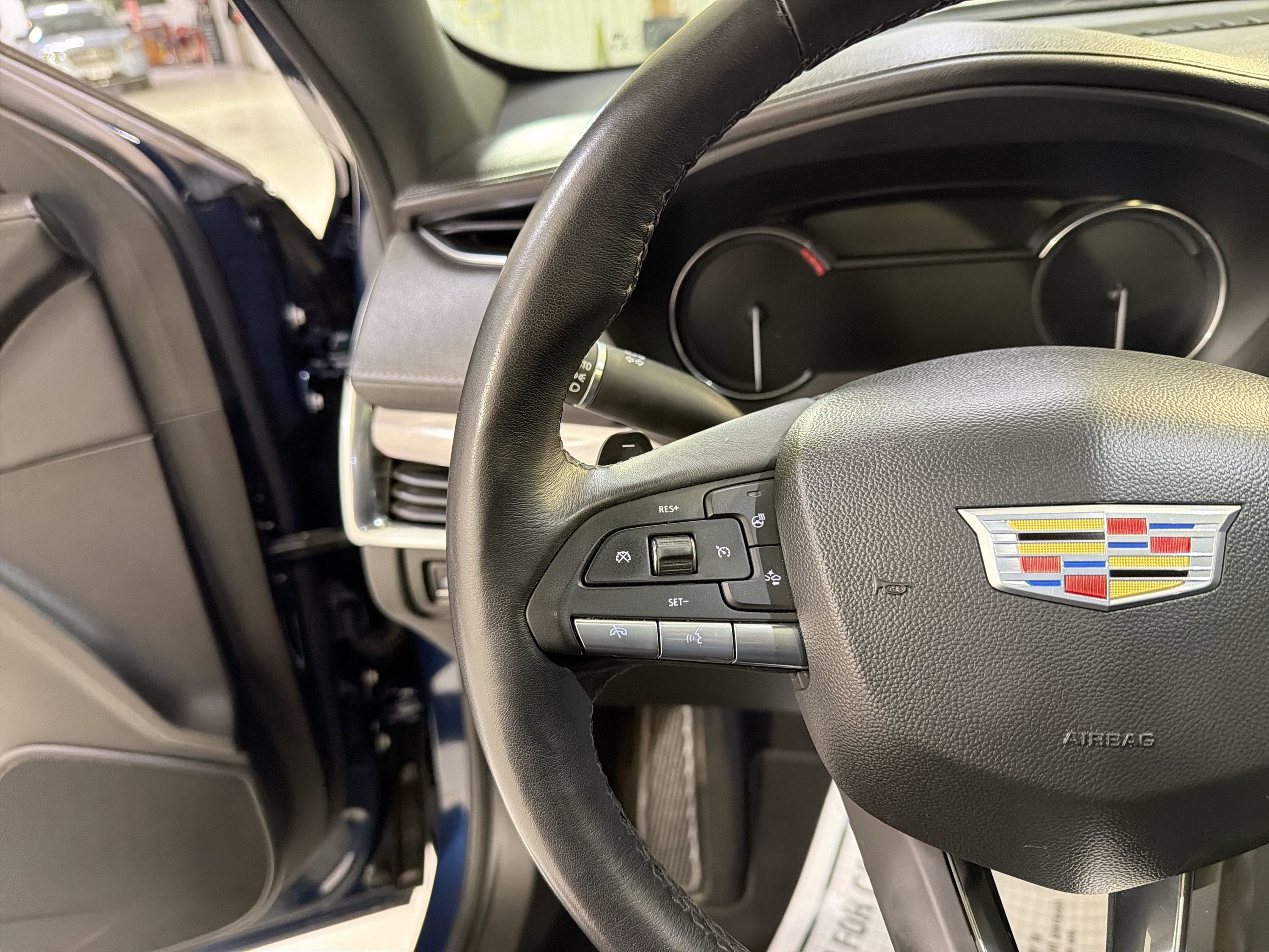 Used 2022 Cadillac XT4 Luxury w/ Cold Weather Package image 14