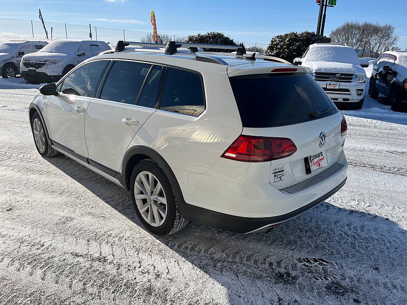 Used 2017 Volkswagen Golf Alltrack S image 6