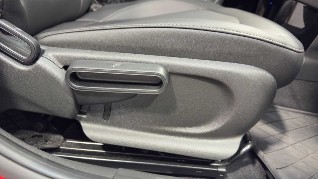 Used 2019 MINI Cooper 4-Door Hardtop w/ Signature Upholstery Package FWD image 12