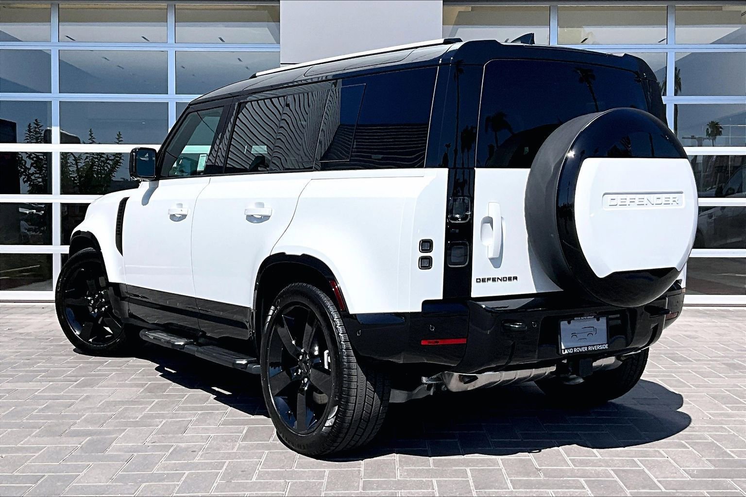 New 2026 Land Rover Defender 110 X-Dynamic SE AWD/4WD image 3