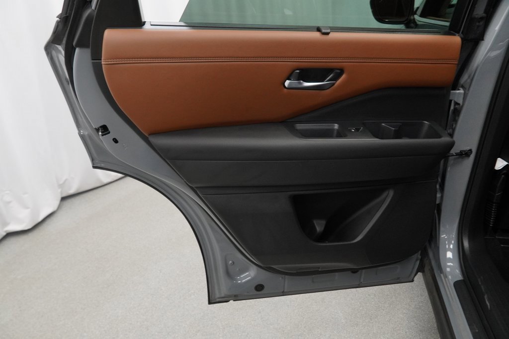 Used 2024 Nissan Pathfinder Platinum w/ Cargo Package image 48