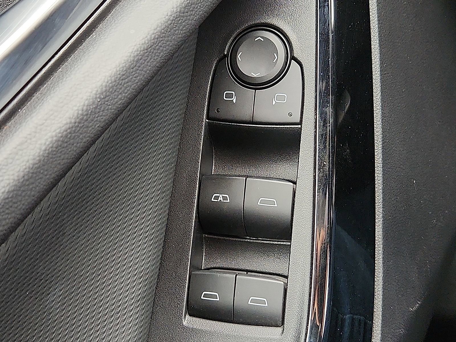 Used 2025 Chevrolet Equinox LT image 22