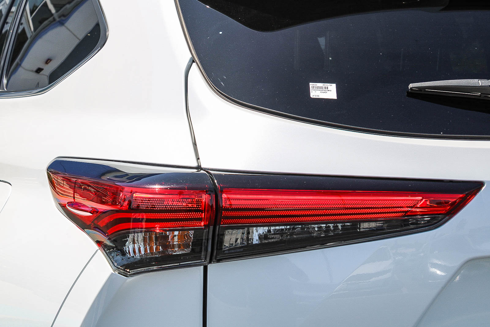 Used 2023 Toyota Highlander Limited FWD image 10