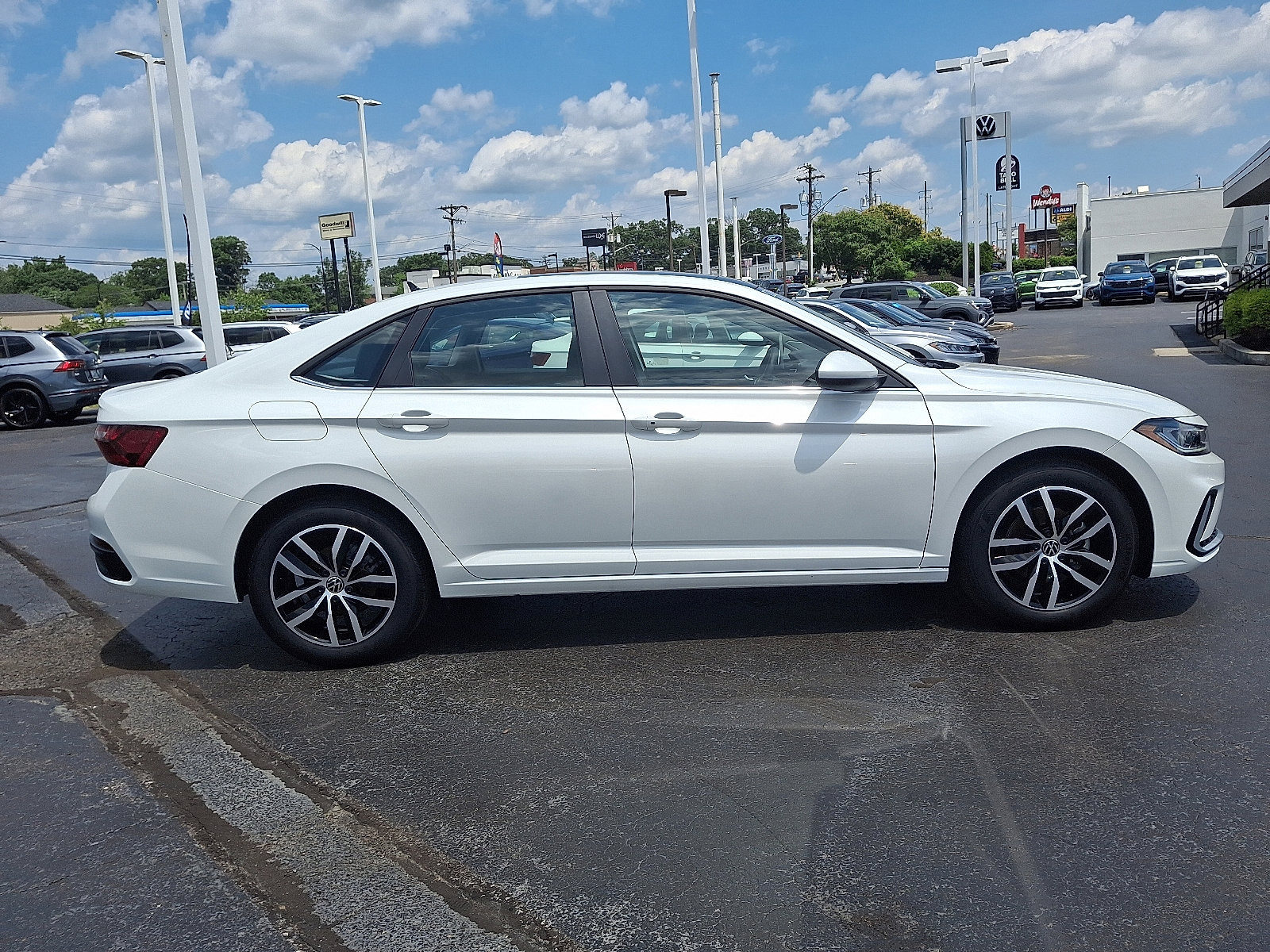 Certified 2025 Volkswagen Jetta SE image 7