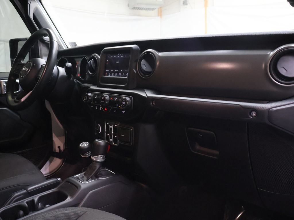 Used 2022 Jeep Gladiator Sport AWD/4WD image 11