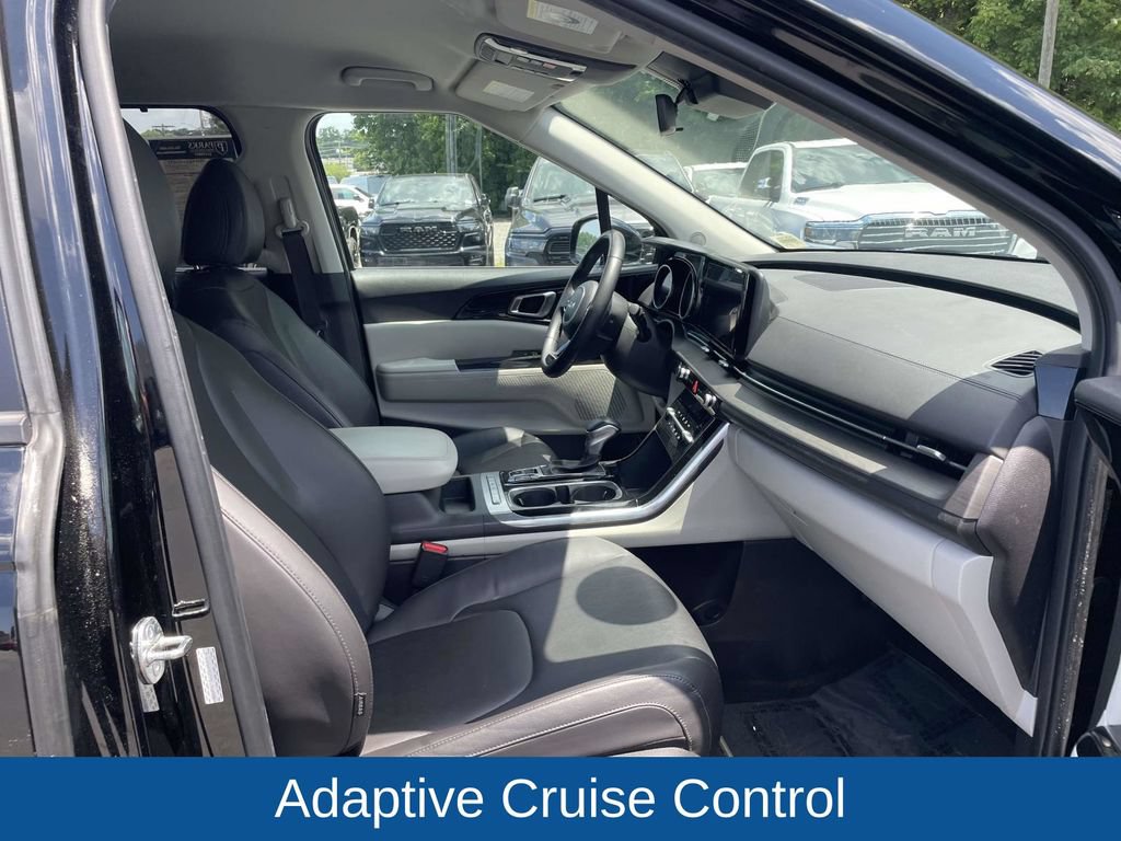 Used 2024 Kia Carnival EX FWD image 15