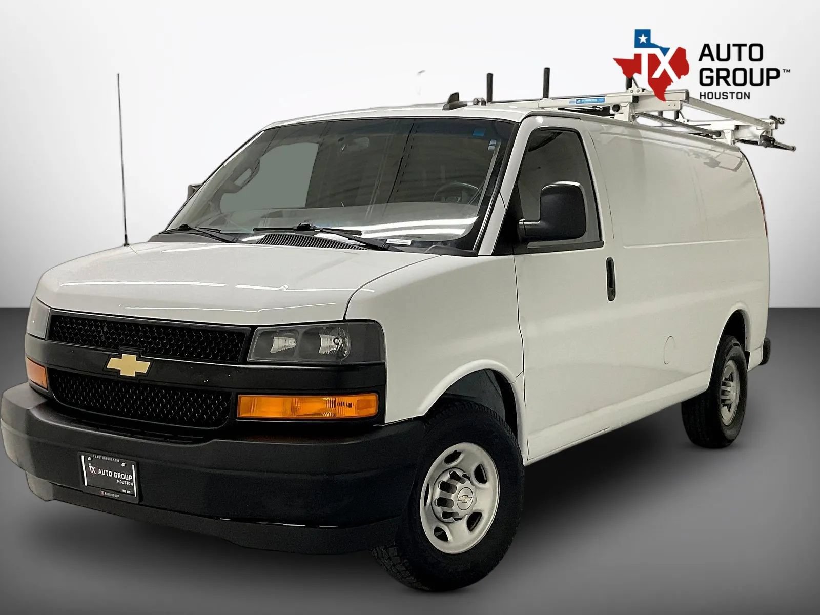 Used 2021 Chevrolet Express 2500 w/ Driver Convenience Package RWD image 1