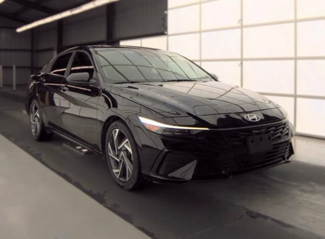 Used 2025 Hyundai Elantra SEL FWD image 3