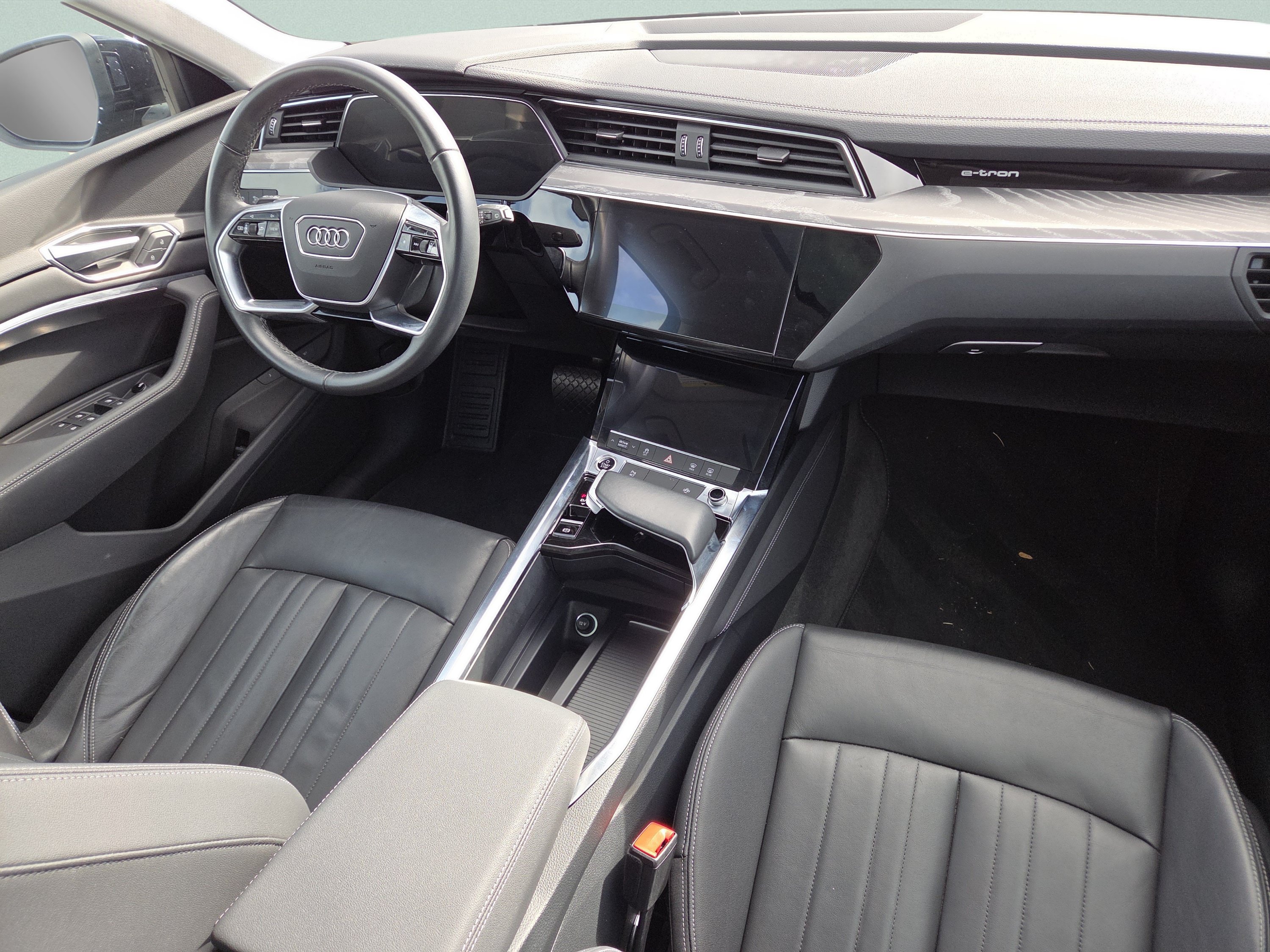 Used 2022 Audi e-tron Premium w/ Convenience Plus Package AWD/4WD image 28