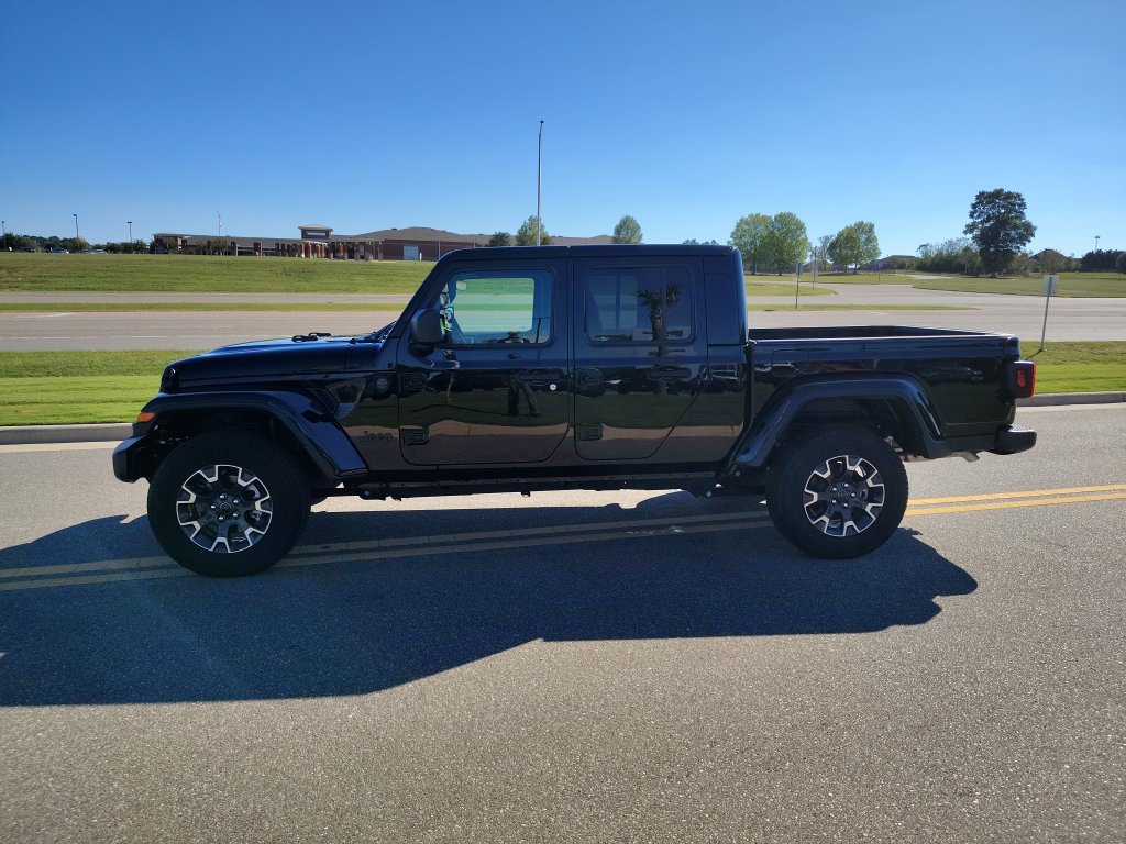 New 2025 Jeep Gladiator Sport w/ Premium Package AWD/4WD image 4