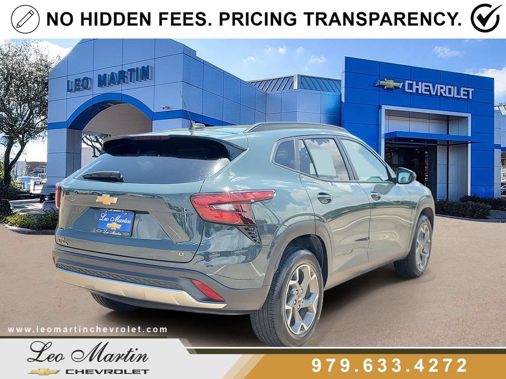 Used 2025 Chevrolet Trax LT w/ Driver Confidence Package FWD image 3