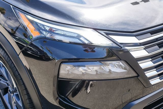 Used 2025 Nissan Rogue SV FWD image 11