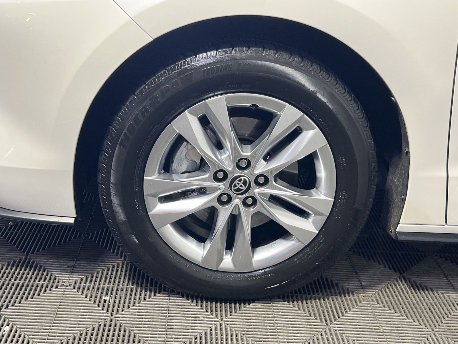 Used 2021 Toyota Sienna Limited FWD image 13