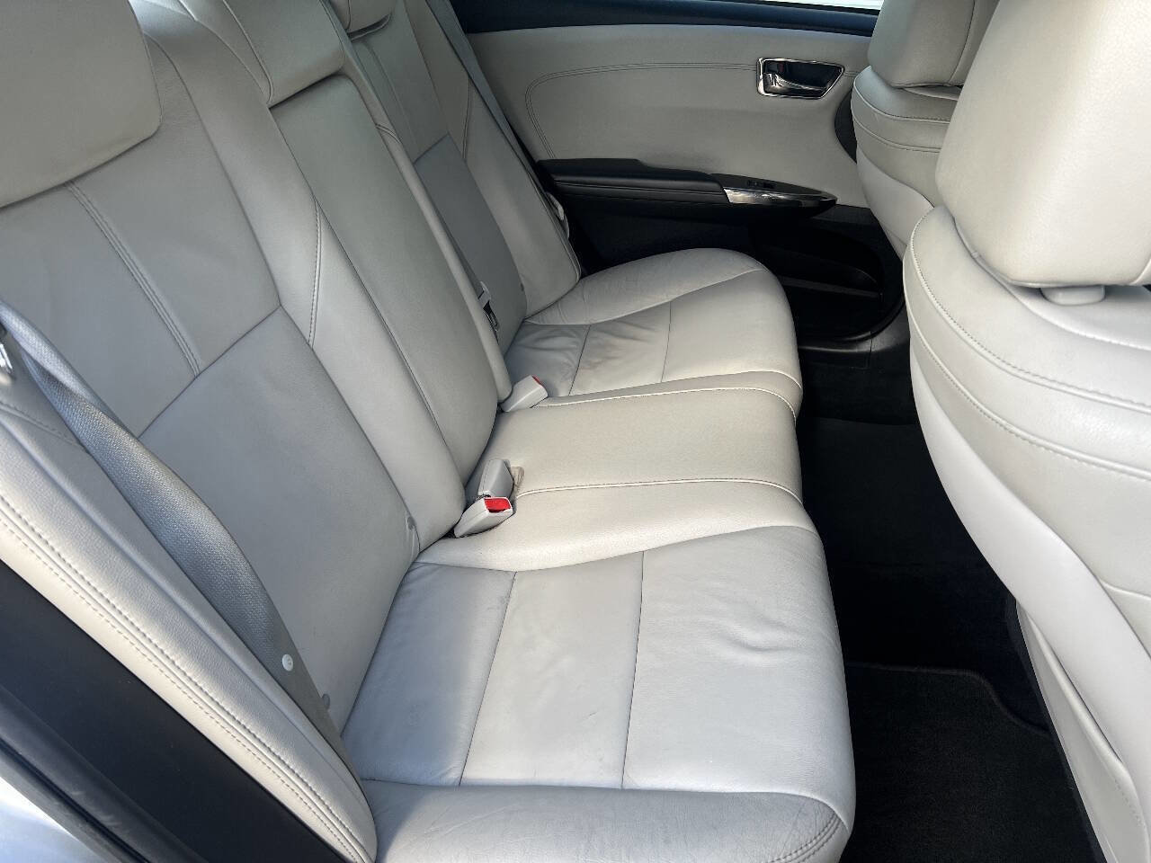 Used 2018 Toyota Avalon XLE image 12