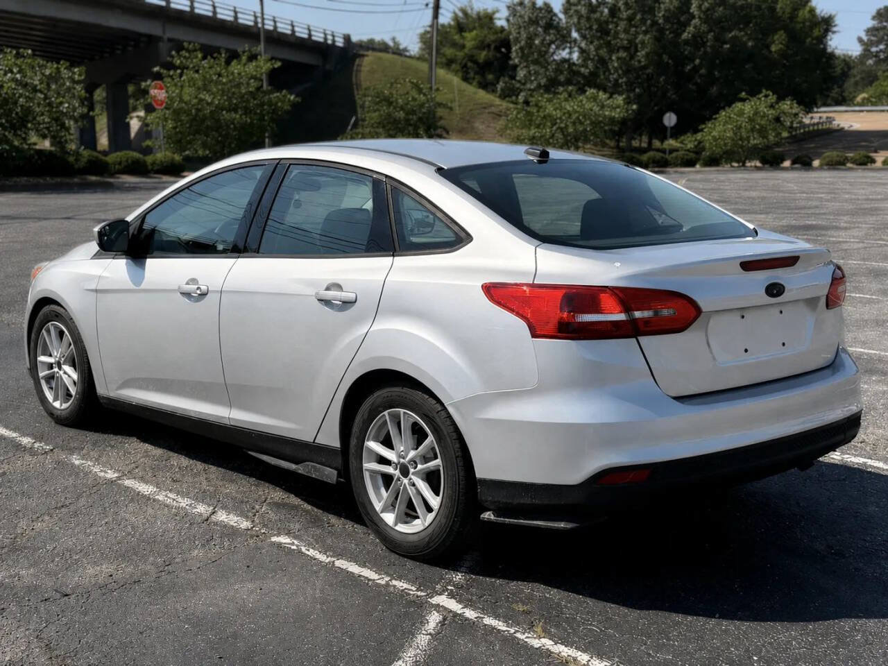 Used 2018 Ford Focus SE FWD image 3