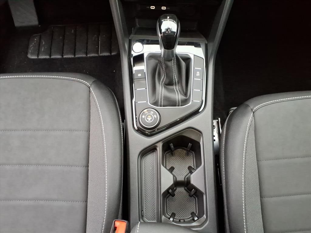 Used 2024 Volkswagen Taos SE image 23