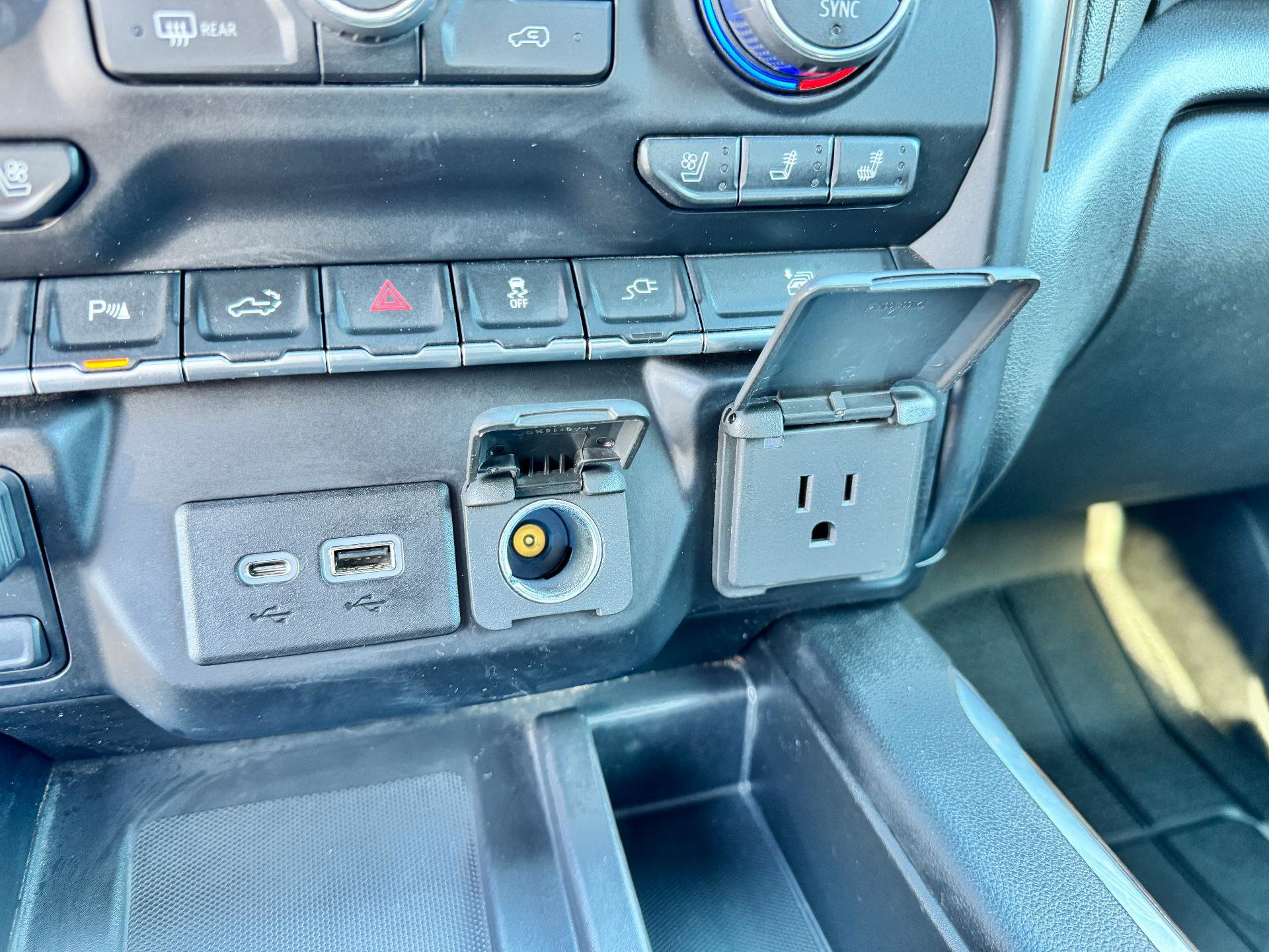 Used 2020 Chevrolet Silverado 3500 High Country image 37