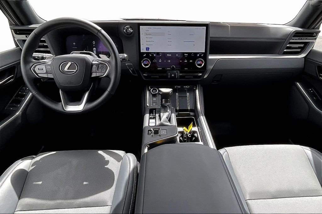 Used 2025 Lexus GX 550 w/ Cold Area Package image 7