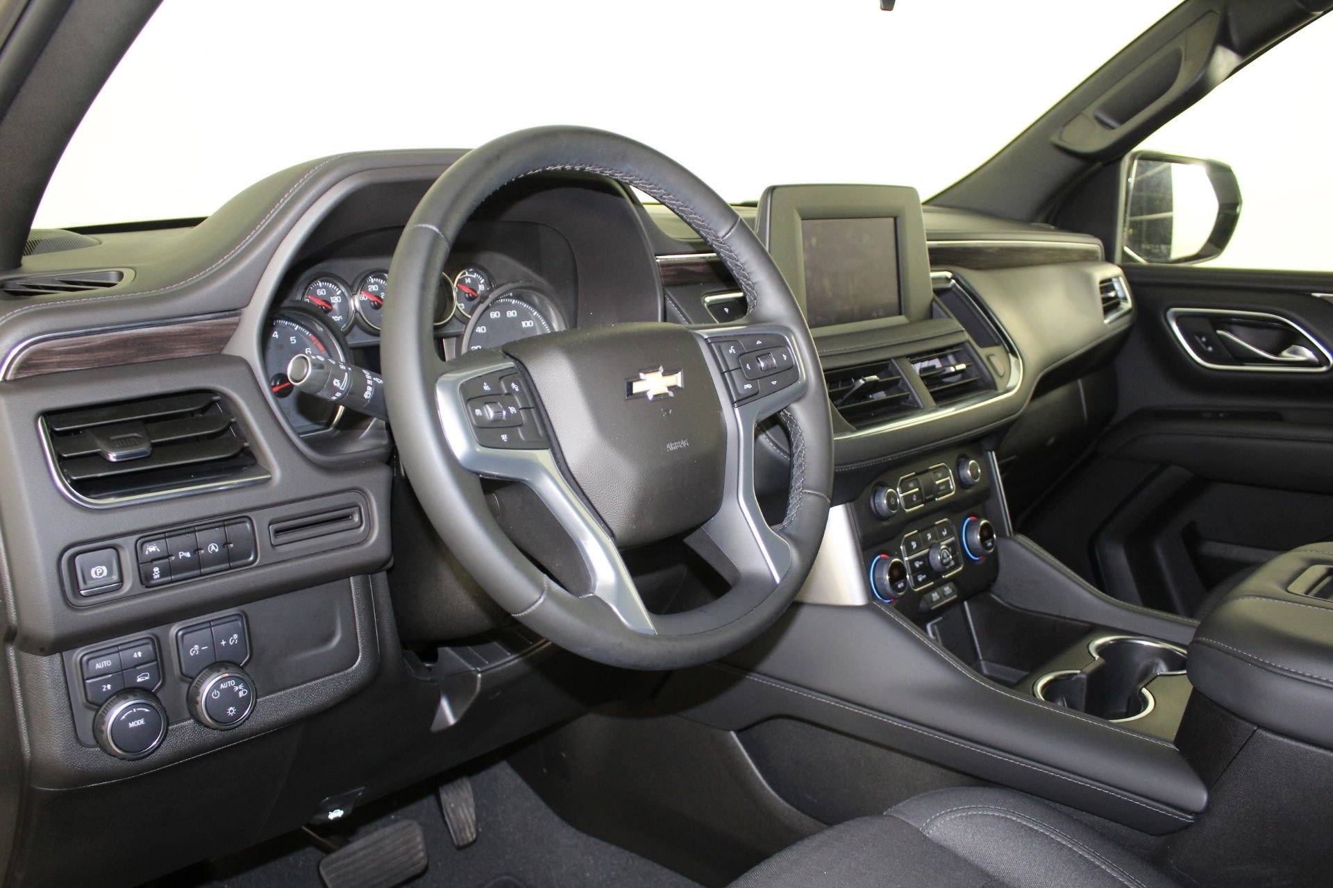 Used 2024 Chevrolet Tahoe LS w/ Driver Alert Package image 4