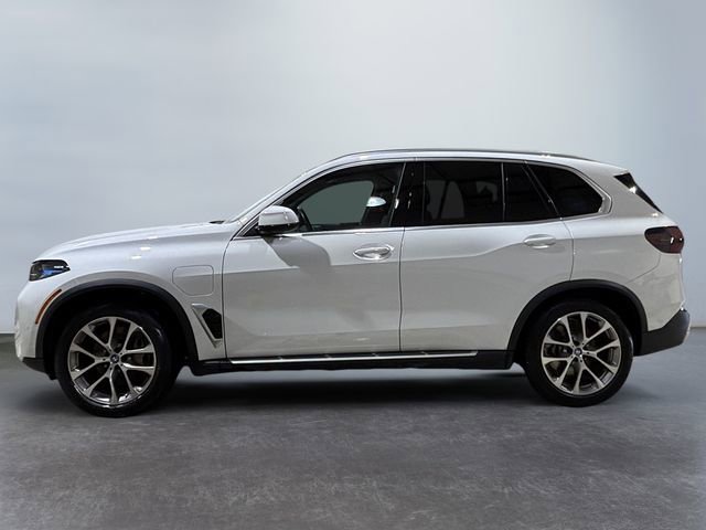 Used 2025 BMW X5 xDrive50e image 2